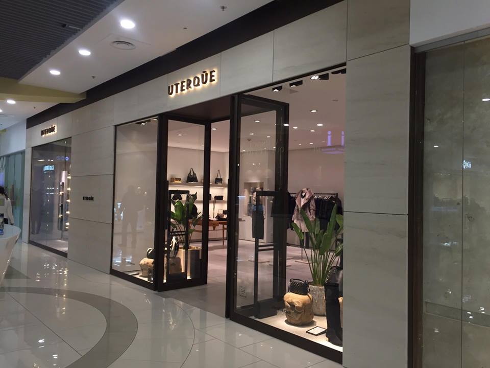 Яркий пример тому: первый в Украине магазин бренда испанской группы Inditex -   Uterque, который открылся у нас в конце прошлого года